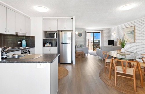 Shelly Beach Apartamento | Ashwood on Kings - Modern 2 BR Beachside Apartment - Kings Beach QLD