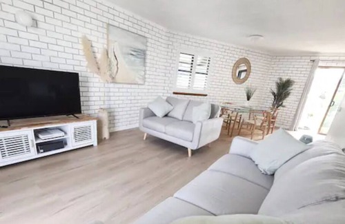 Shelly Beach Apartamento | Ashwood on Kings - Modern 2 BR Beachside Apartment - Kings Beach QLD