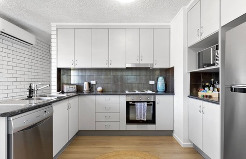 Shelly Beach Apartamento | Ashwood on Kings - Modern 2 BR Beachside Apartment - Kings Beach QLD