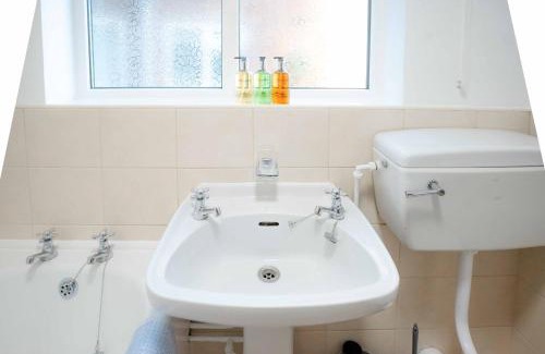 Greenwich Apartamento | Modern 2 BR ground floor apartment with parking and garden
