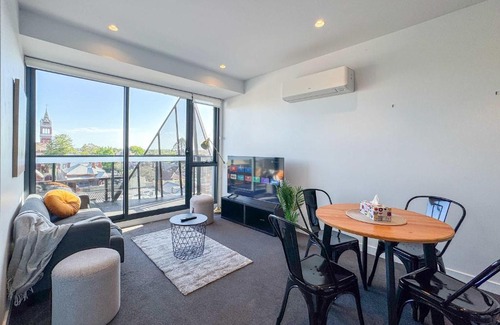 Hawthorn Apartamento | Modern 2B Apt with Views Near Swinburne University