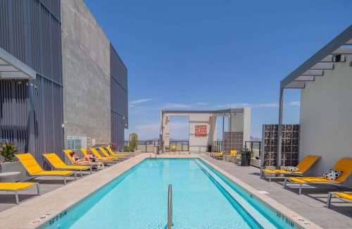 Evans Churchill Apartamento | Modern 2BD - HighRise DT, Pool, Gym, Parking - Sleeps 5