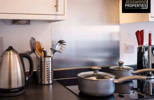 Hinckley Condominio | Modern 2Bed | Town Centre | Business & Contractors