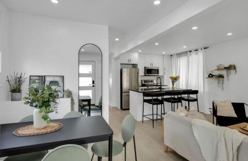 Ottawa Division Apartamento | Modern 2BR Apt Near Downtown Ottawa FREE PARKING