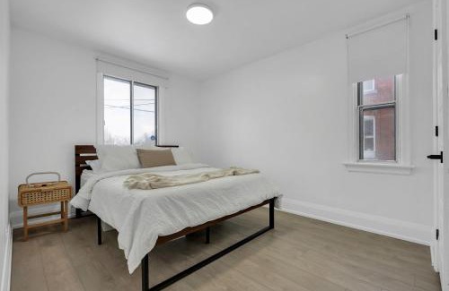 Ottawa Division Apartamento | Modern 2BR Apt Near Downtown Ottawa FREE PARKING