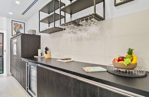 Bubali Casa | Modern 2BR Bubali Condo — Fully Equipped, Full AC, Minutes Away From Eagle Beach