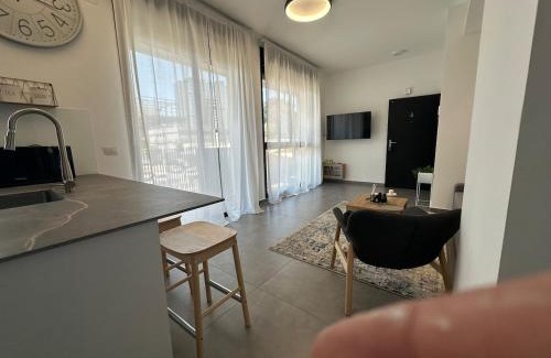 Tel Aviv Apartamento | Modern 2BR by Azrieli & Sarona