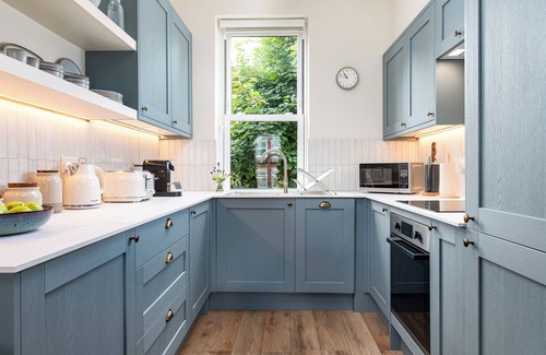 Cotham Apartamento | Modern 2BR Flat | Walk to Clifton | Free Parking