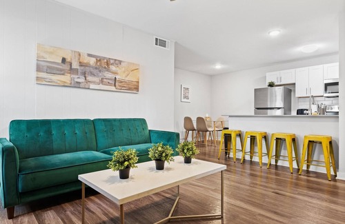 Hyde Park Apartamento | Modern 2BR Near UT Hyde Park Evonify