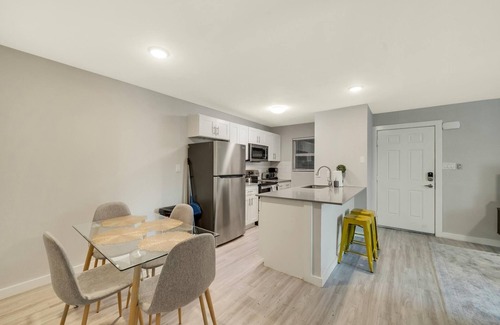 Hyde Park Apartamento | Modern 2BR Near UT Hyde Park Evonify