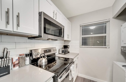 Hyde Park Apartamento | Modern 2BR Near UT Hyde Park Evonify