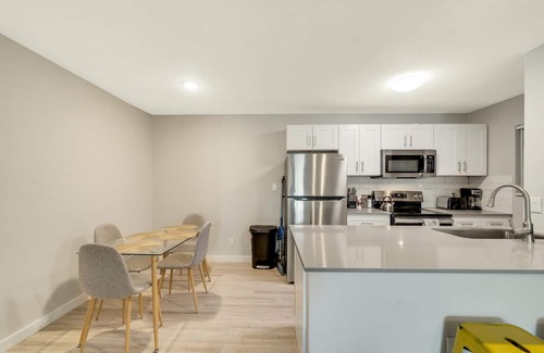 Hyde Park Apartamento | Modern 2BR Near UT Hyde Park Evonify