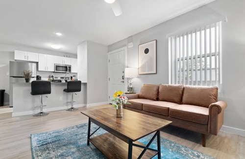 Hyde Park Apartamento | Modern 2BR Near UT Hyde Park Evonify