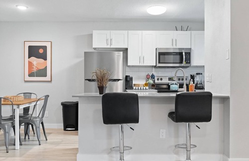 Hyde Park Apartamento | Modern 2BR Near UT Hyde Park Evonify