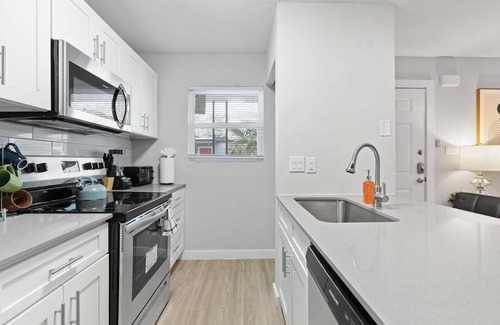 Hyde Park Apartamento | Modern 2BR Near UT Hyde Park Evonify