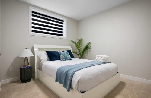 Evanston Casa | Modern 2BR Private Suite NW Near Airport & Amazing Shopping! Free Banff Pass, Netflix, Parking!