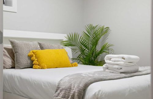 Evanston Casa | Modern 2BR Private Suite NW Near Airport & Amazing Shopping! Free Banff Pass, Netflix, Parking!