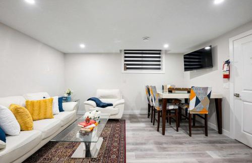 Evanston Casa | Modern 2BR Private Suite NW Near Airport & Amazing Shopping! Free Banff Pass, Netflix, Parking!