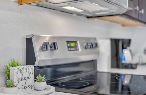 Jarrell Apartamento | Modern 2BR w/Pool+Gym+Game Room + Min to St. David's Hosp