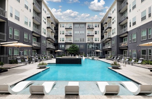 Bryan Place Apartamento | Modern 2BR2BA Apt Near Downtown Dallas, Pool, Gym, Fast Wi-Fi, Gated Parking