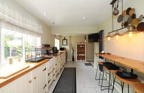 Forsbrook Casa | Modern 3-Bed Home near Alton tower