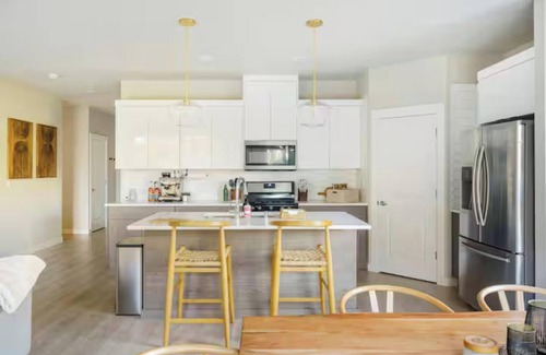 Starcrest Casa | Modern 3/bedroom home with luxury amenities