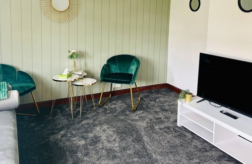 Glasgow Casa | Modern 3 bedroom house with private parking, modern kitchen and easy access around Glasgow