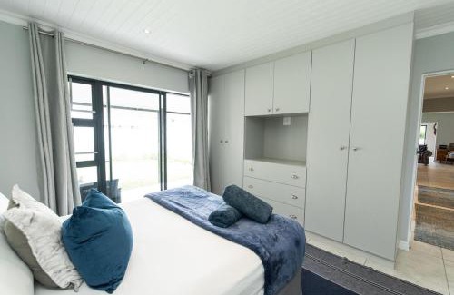 Lorraine Casa | Modern 3 Bedroom In The Heart Of Pe