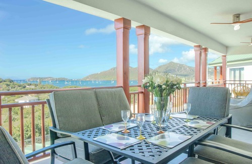 Cobbs Cross Casa | Modern 3-bedroom Penthouse apt, private pool, a/c, sun deck, garden and parking