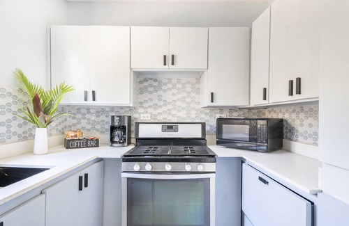 Discovery Bay Apartamento | Modern 3 Bedroom with Private Beach - Luxe Beach Resort