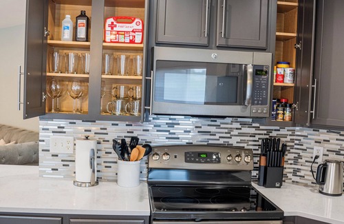 Commerce City Casa | Modern 3 BR Family Retreat;10 min DIA; Pool