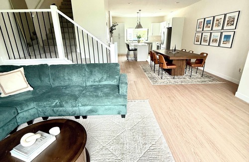 Arnolds Park Condominio | Modern 3-Story Condo Across from Arnold’s Park – Walk to Fun, Lake, & Dining!