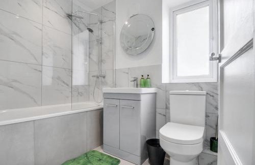 Hainault Casa | Modern 3Bed Escape - Work&Relax - Free Parking