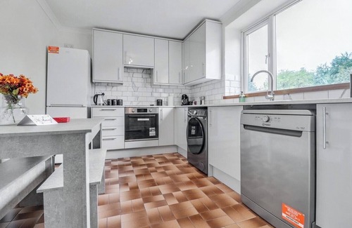 Hainault Casa | 3bedEscape-Work&Relax-Free Parking-Travel links