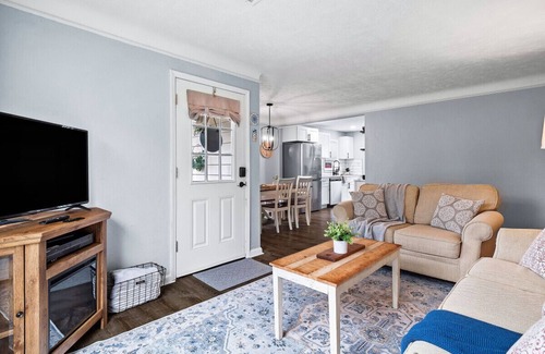 Parma Heights Apartamento | Modern 3Bed Home Near CLE With Private Backyard