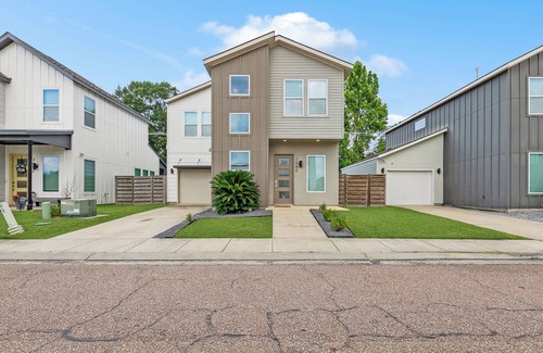 South Baton Rouge Casa | Modern 3BR/2.5BA House Minutes From Perkins Rowe