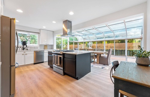 Elmhurst Casa | Modern 3BR Family Retreat , Close to O’Hare & Downtown. Pet-Friendly!