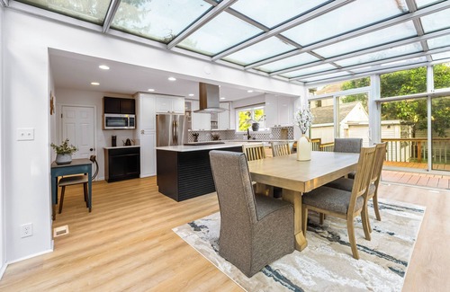 Elmhurst Casa | Modern 3BR Family Retreat , Close to O’Hare & Downtown. Pet-Friendly!