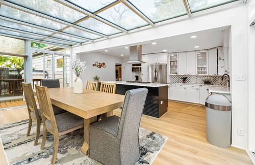 Elmhurst Casa | Modern 3BR Family Retreat , Close to O’Hare & Downtown. Pet-Friendly!