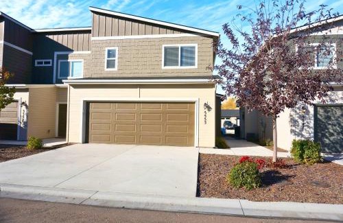 Nampa Casa | Modern 3BR Home in Meridian - King Suite - Comfort