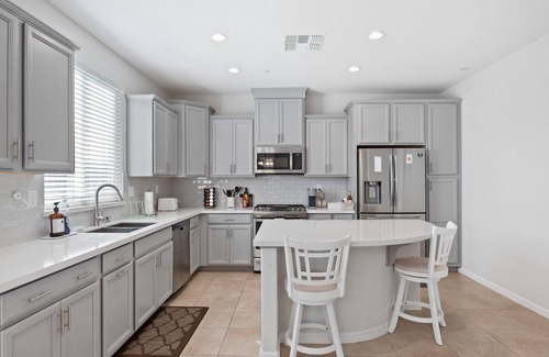 North Natomas Casa | Modern 3BR home in Sacramento with Netflix and Laundry