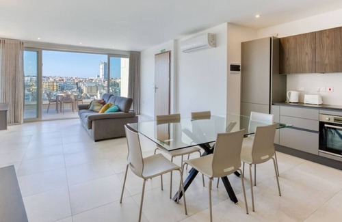 Pieta Apartamento | Modern 3BR home with Stunning Marina View in Pieta