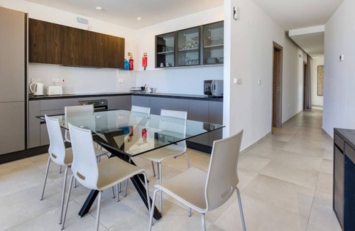Pieta Apartamento | Modern 3BR home with Stunning Marina View in Pieta