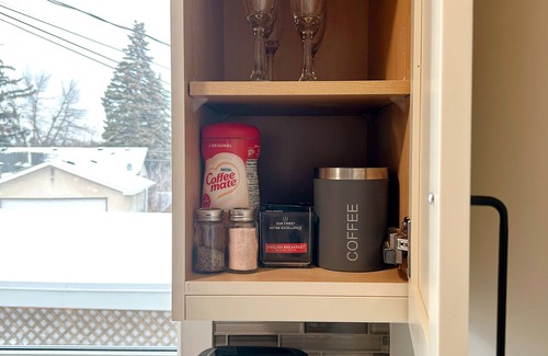 Northwest Calgary Casa | Modern 3BR Near Airport & DT