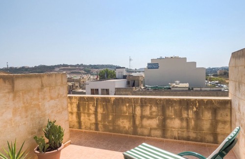 Victoria Apartamento | Modern 3rd floor penthouse + air conditioning in a perfect location in Victoria