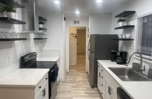 Midway City Casa | Modern 4 BD/2BA close to Disneyland and beach. BBQ