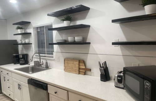 Midway City Casa | Modern 4 BD/2BA close to Disneyland and beach. BBQ