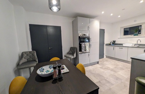 Llanwern Casa | Modern 4 bed house in Newport, home away from home