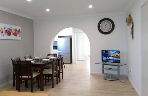 McDougalls Hill Casa | Modern 4-Bedroom Large House Close to Singleton CBD Hunter Valley