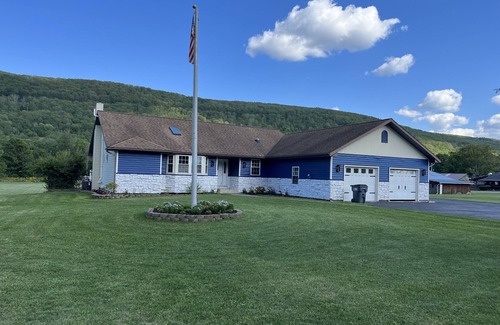 Bath Casa | Modern 4 bedroom / 3 bath home in Finger Lakes and wine country